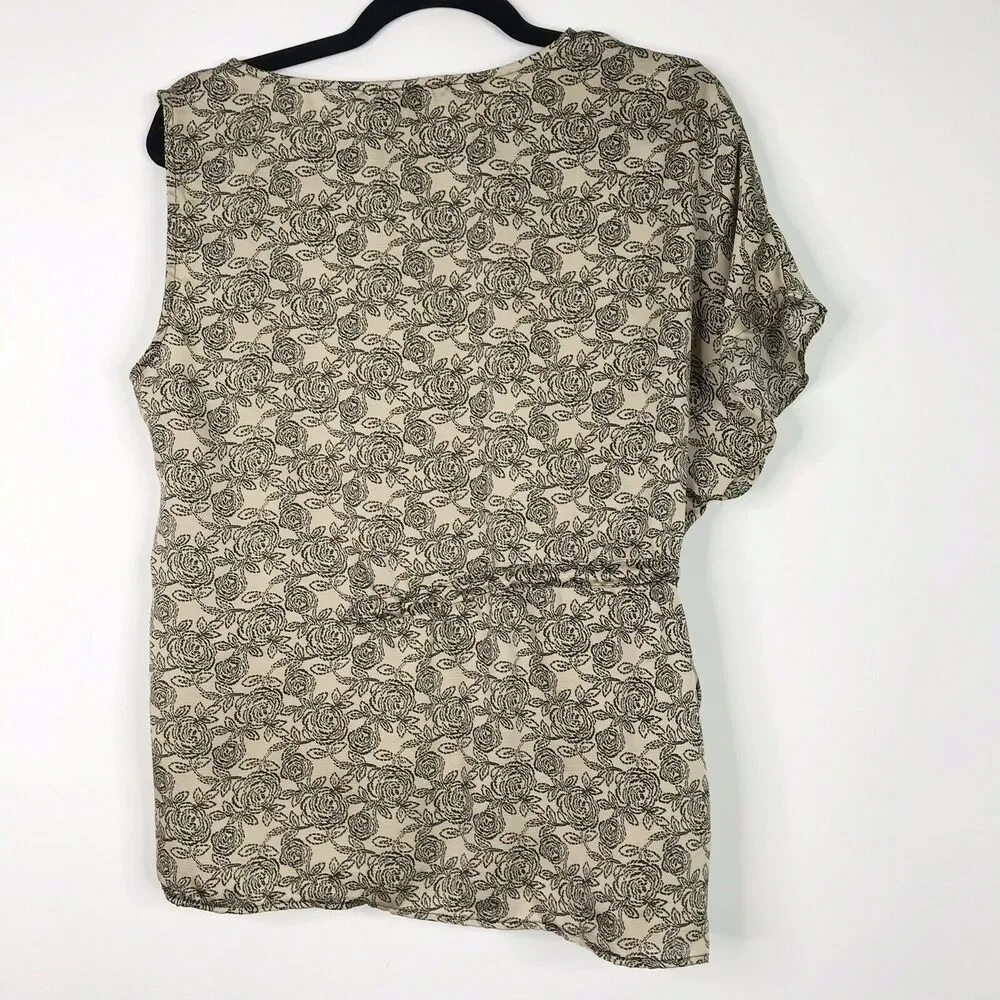 AKIRA Medium M Printed Asymmetrical Cinch Blouse Top Cream Black Floral Print